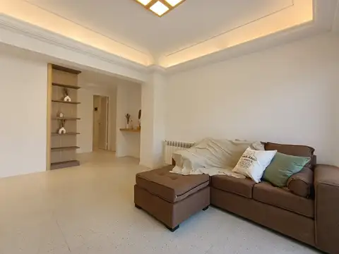 Amplio departamento de 4 Ambientes - Centro