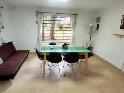 Casa 6 ambientes con 2 baños