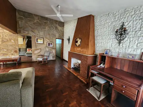 Casa 5 ambientes con 1 baño