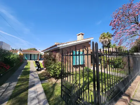 Venta Casa  2 dormitorios Jardin. A 150 mts de Eve Perón Rosario