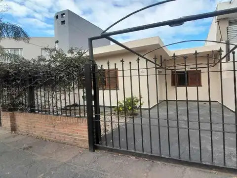 EXCELENTE PROPIEDAD DE 3 AMBIENTES EN CASTELAR NORTE