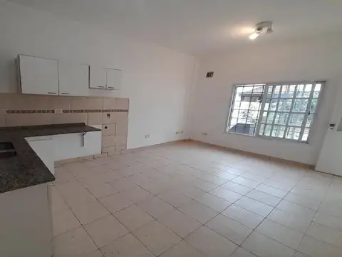 EXCELENTE PROPIEDAD DE 3 AMBIENTES EN CASTELAR NORTE