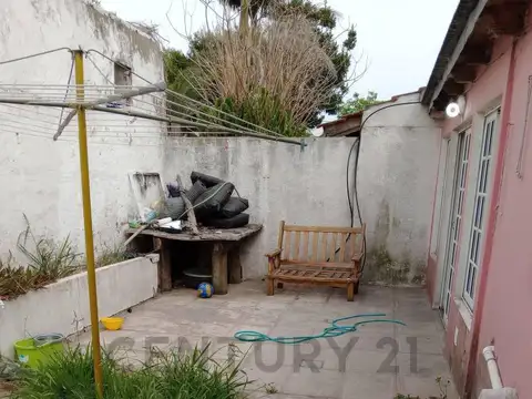 Casa 2 ambientes con 1 baño
