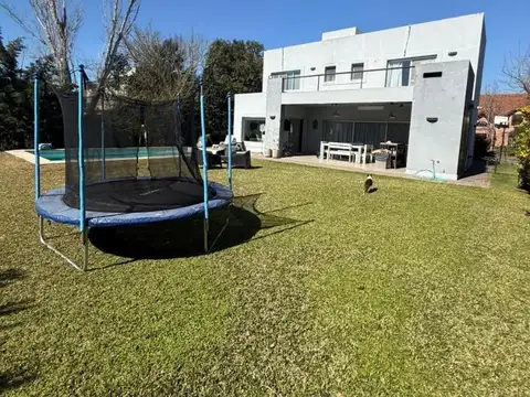 CASA MODERNA 7 AMB CON PILETA BARRIO LOS SAUCES EN PILAR