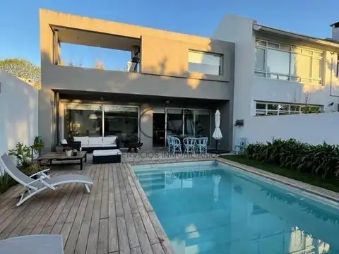 CARLOS PELEGRINI 4200 mar del plata, Mar Del Plata, Buenos Aires, Argentina.