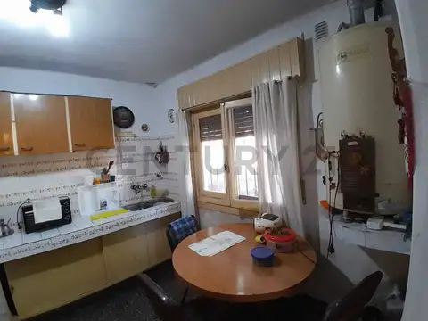 VENTA DE CASA DE 4 AMBIENTES EN GRAL. RODRIGUEZ -