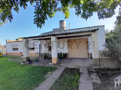 VENTA DE CASA DE 4 AMBIENTES EN GRAL. RODRIGUEZ -