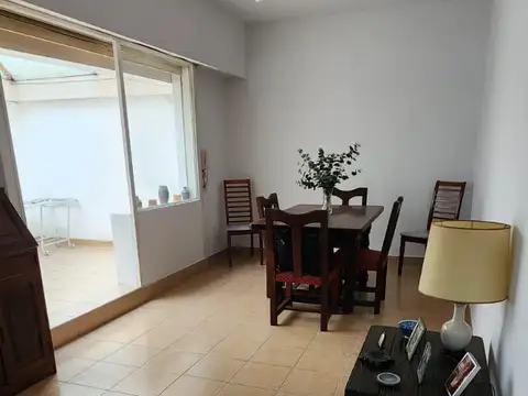 Extraordinaria PB a/prof c/fte 3 amb patio bño toil cocina c/pequeño offic lav impec estado