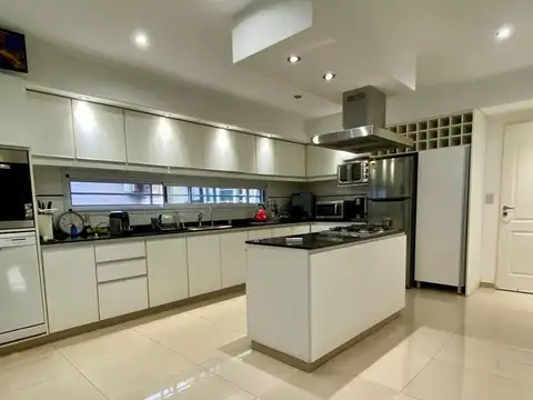 Casa 4 ambientes con 3 baños