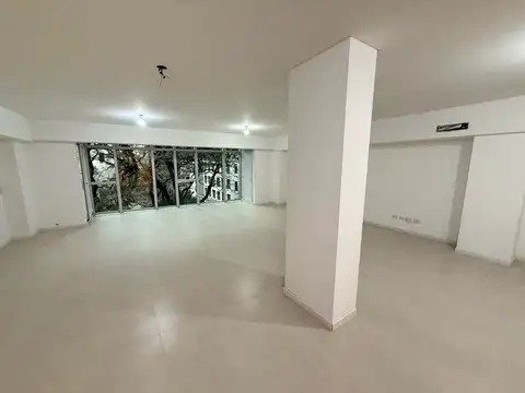 Oficina en Alquiler con 2 cocheras