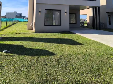 Casa en Alquiler de 4 dormitorios