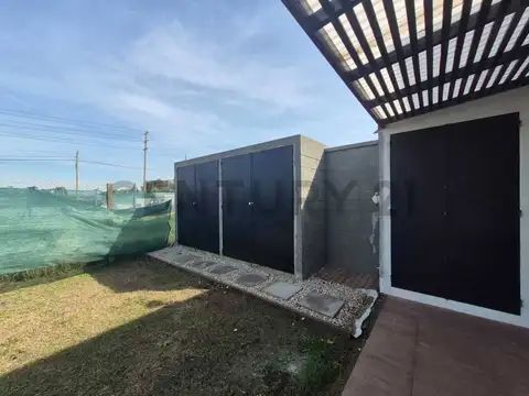 513 entre 142 y 143 Dúplex Casa  en Complejo Cerrado en venta. FINANCIACION 