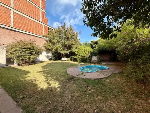 Casa en Venta con 4 cocheras