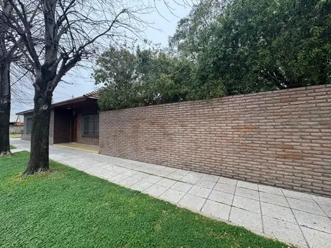 VENTA CASA CON PILETA