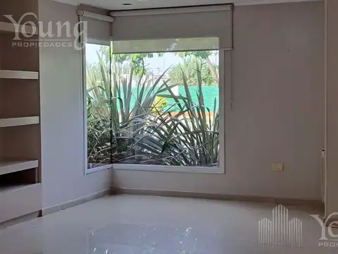 Casa en Venta con 3 cocheras