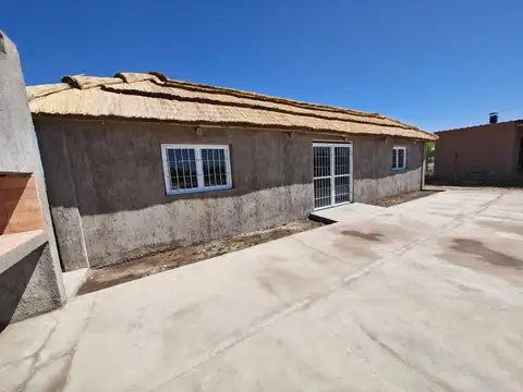 QUINCHO CON PILETA EN CORRALITOS ,COLONIA SEGOVIA.