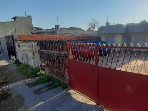 Casa en Venta con 3 cocheras