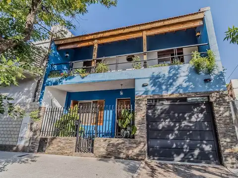 Casa de 4 Amb. con cochera en Villa Lugano!