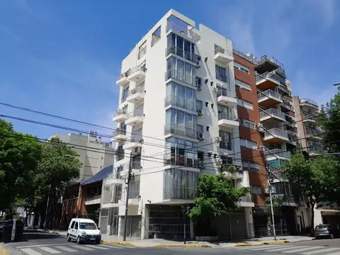 1 AMBIENTE AL FRENTE CON BALCON