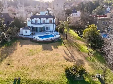 Casa 5 ambientes con 7 baños