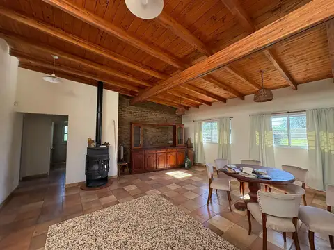 Casa en venta en ibarlucea en pasaje privado.