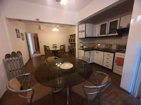 Casa 3 ambientes con 2 baños