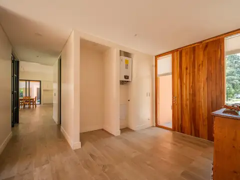 Casa 8 ambientes con 3 baños