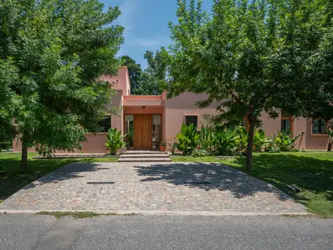 Casa en venta en Carmel Club de Campo, Pilar - 8 ambientes