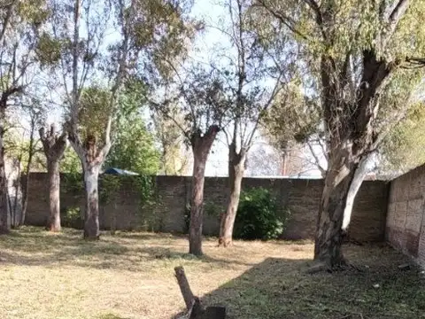 Casa en venta a reciclar con importante lote