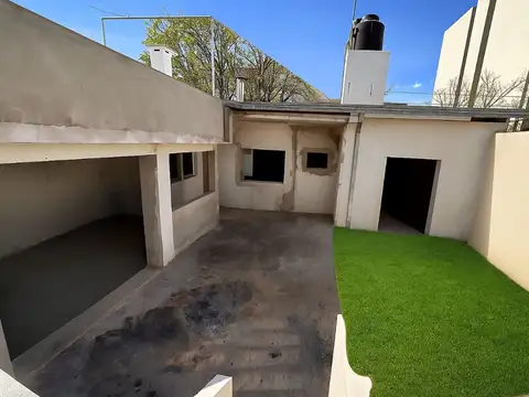 Casa 5 ambientes con 1 baño