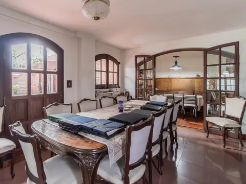 Casa 5 ambientes con 3 baños