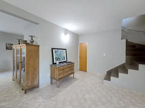 VENTA CASA 4 AMBIENTES PARQUE LELOIR APTO CREDITO