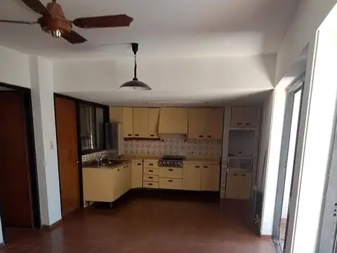 COCUCCI INMOBILIARIA vende excelente casa en el barrio bombal