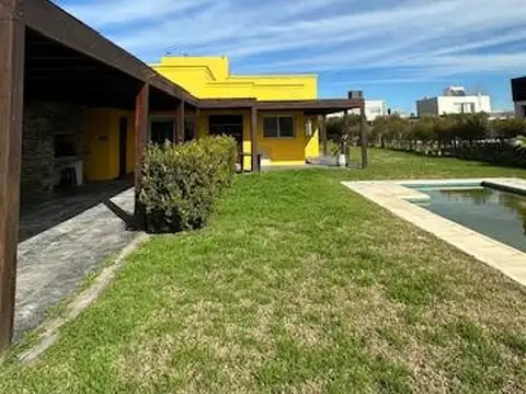 Casa en Venta en Puerto Roldan, USD 260.000