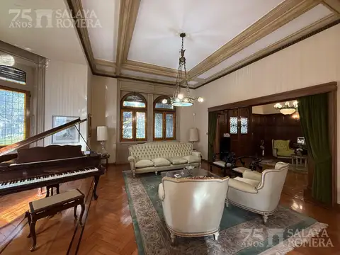 Casa en Venta con 2 cocheras