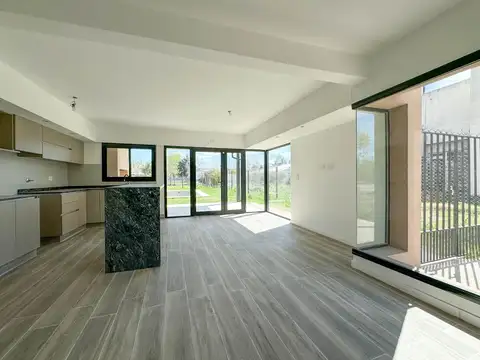 Casa 5 ambientes con 2 baños