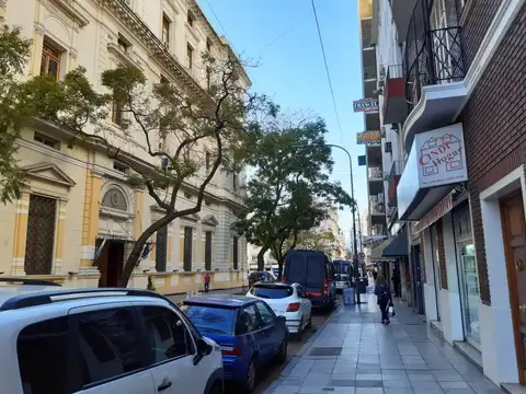 Congreso frente al departamento central de policia, local de 68 m2 , apto credito