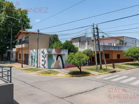 Venta Casa 5 ambientes jardín y cochera en Caseros