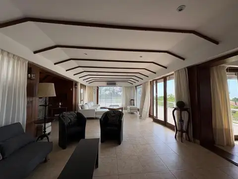 Casa en Venta con 6 cocheras