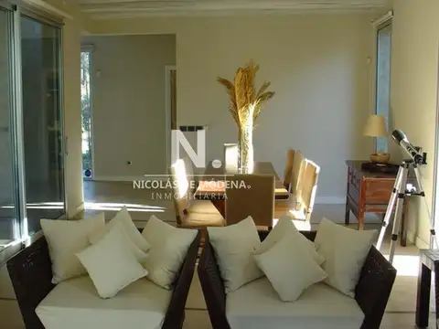 Casa 6 ambientes con 5 baños