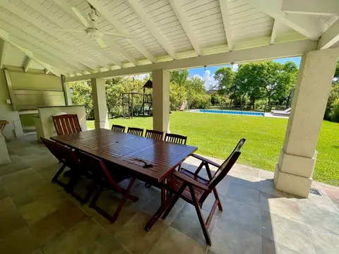 Casa 4 ambientes con 3 baños