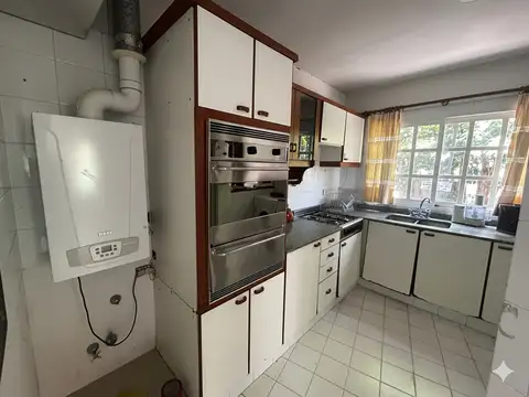 Casa 5 ambientes con 2 baños