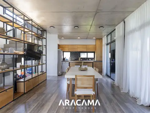 Casa 4 ambientes con 2 baños