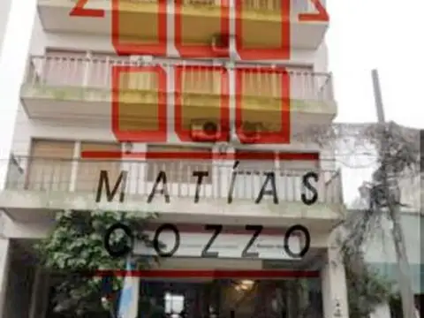 3 dormitorios / frente a la plaza de Caseros! / cocina indep