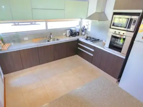 Av. Fuerza Aerea 1451-1581