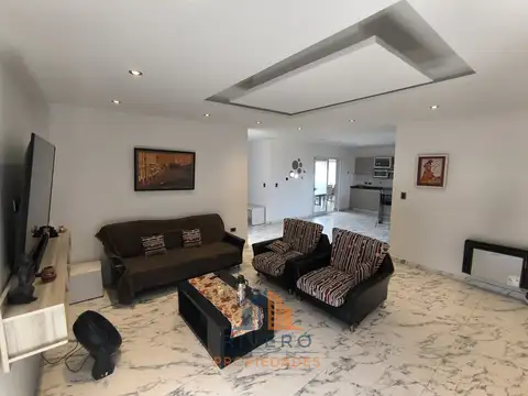 Casa 6 ambientes con 4 baños