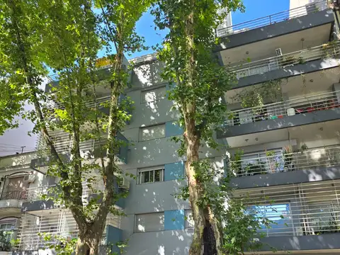 MUY BUEN DEPARTAMENTO DE 2 AMBIENTES CON BALCON