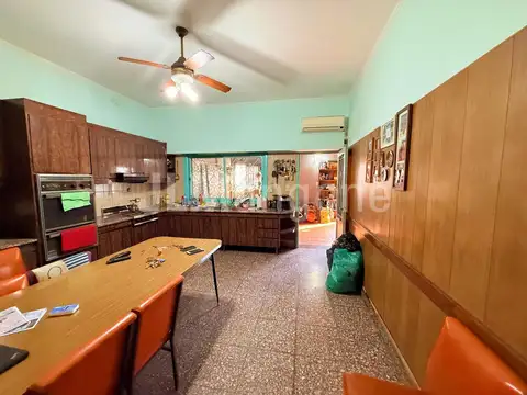 Casa en Venta con 4 cocheras