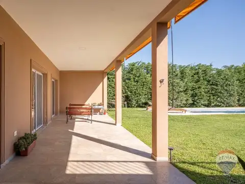 Casa en Venta con 2 cocheras