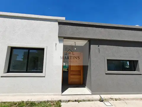 Casa 4 ambientes con 2 baños